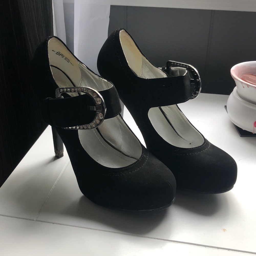 Black heels with rhinestone detail!!!
